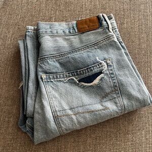 American eagle Jeans size 4 Distressed Boyfriend
